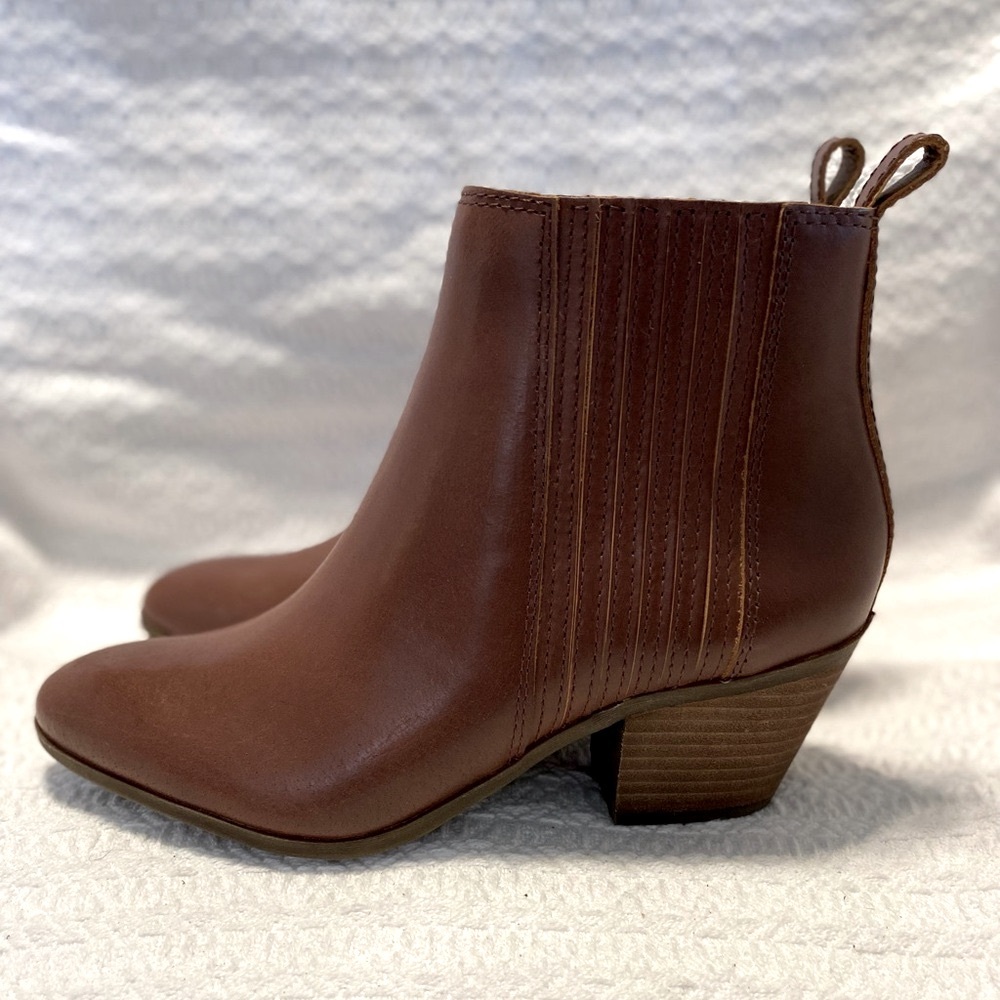 FRYE AND CO. Western Jacy Leather Chelsea Boots